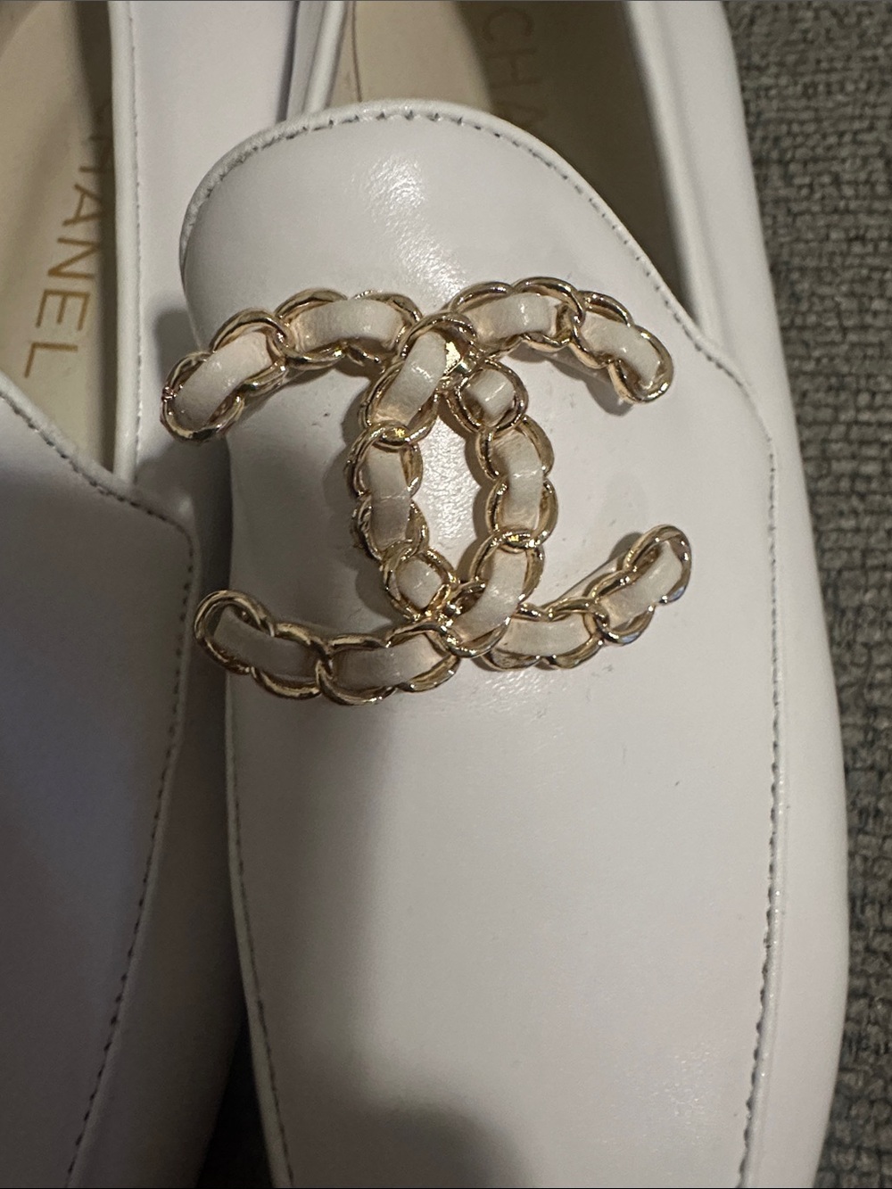 White Leather Chain-Logo Loafers - Picture 6 of 7